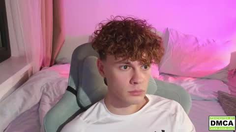 Snapshot of cute_thomas chatting on October 4, 10:14 pm Thomas -  online show from October 4, 10:14 pm