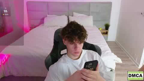 Snapshot of cute_thomas chatting on February 10, 5:30 pm Thomas -  online show from February 10, 5:30 pm