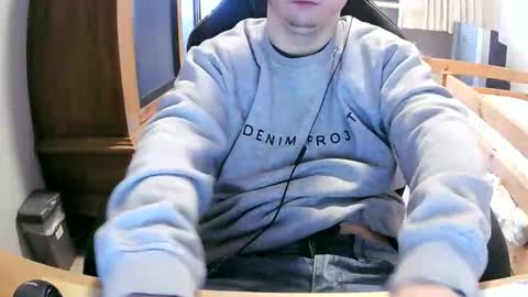 Cuteboy090 online show from April 6, 9:54 am