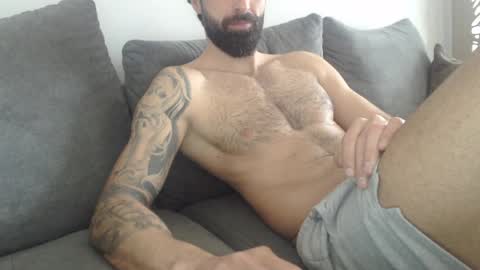 cuteeboy online show from April 9, 6:19 am