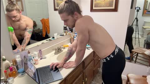 Snapshot of daddydaydrinkz chatting on February 8, 5:40 am DaddydayDrinkz online show from February 8, 5:40 am