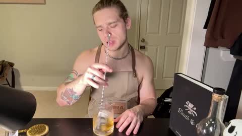 Snapshot of daddydaydrinkz chatting on March 4, 6:04 am DaddydayDrinkz online show from March 4, 6:04 am