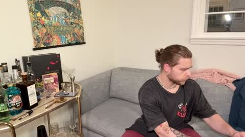 Snapshot of daddydaydrinkz chatting on December 18, 6:21 am DaddydayDrinkz online show from December 18, 6:21 am