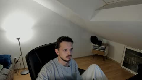 Snapshot of daimon_hall chatting on October 21, 10:12 pm Daimon  online show from October 21, 10:12 pm