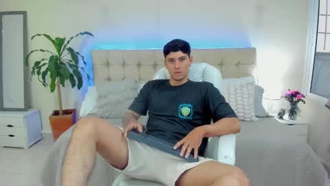 Snapshot of damian23_ chatting on January 11, 12:29 pm DAMIAN online show from January 11, 12:29 pm