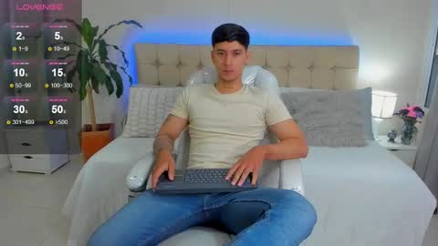 Snapshot of damian23_ chatting on January 22, 12:27 pm DAMIAN online show from January 22, 12:27 pm