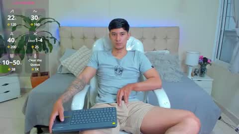 Snapshot of damian23_ chatting on February 18, 12:39 pm DAMIAN online show from February 18, 12:39 pm