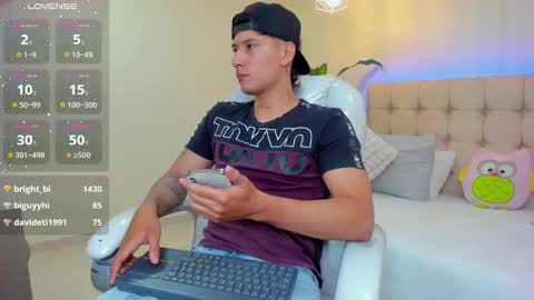 Snapshot of damian23_ chatting on January 21, 12:24 pm DAMIAN online show from January 21, 12:24 pm