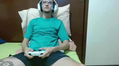 Snapshot of damian_player chatting on February 19, 7:39 am damian_player online show from February 19, 7:39 am