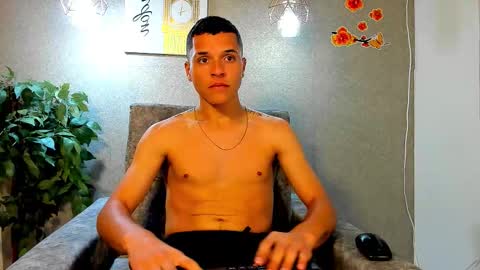 damian_vega13 online show from November 9, 10:47 pm