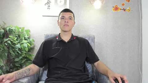 damian_vega13 online show from November 18, 5:38 pm