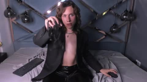 damiennoir online show from November 19, 12:21 am