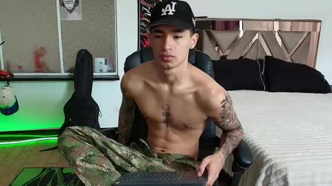 Snapshot of damon_333 chatting on October 22, 5:38 pm Damon online show from October 22, 5:38 pm