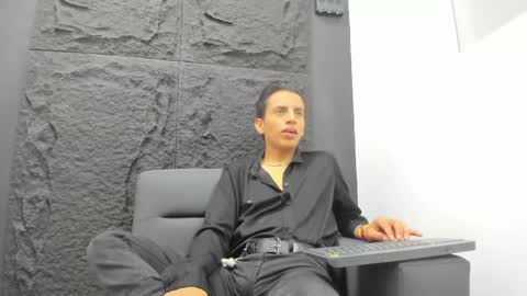 dan_bakerr online show from April 22, 5:46 am