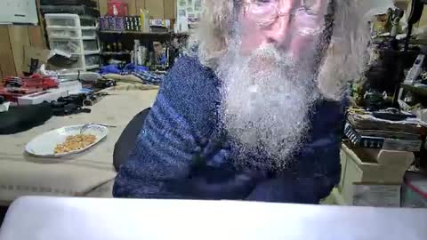 Snapshot of danagm chatting on December 6, 3:52 am Dana online show from December 6, 3:52 am