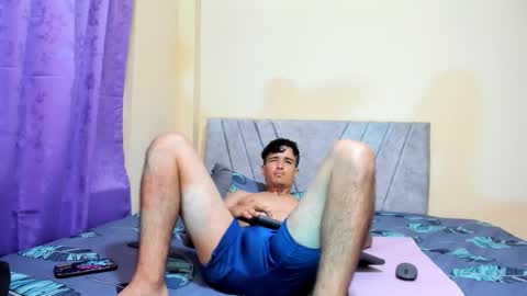 daniel_velez26 online show from November 8, 7:17 pm