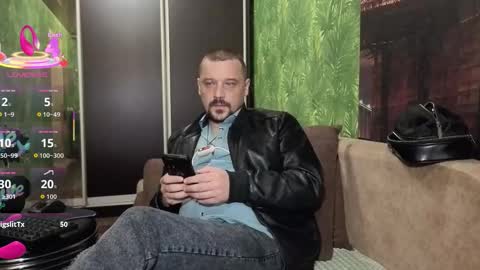 Snapshot of danielocool chatting on October 1, 7:56 am DanieloCool online show from October 1, 7:56 am