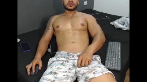 Snapshot of dantebrown1 chatting on October 5, 11:31 pm dantebrown1 online show from October 5, 11:31 pm