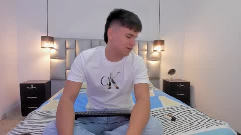 dantestone1 online show from December 3, 12:22 pm