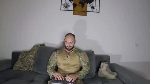 dariomuscle1993 online show from January 16, 10:12 pm