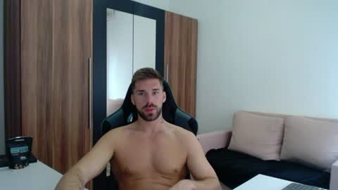 darius_94 online show from July 4, 8:06 am
