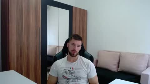 darius_94 online show from March 2, 7:15 am