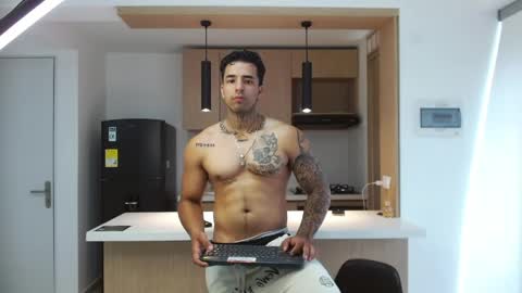 Darius Phoenix  online show from May 28, 5:33 pm
