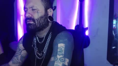 darkclothes online show from March 3, 2:11 am