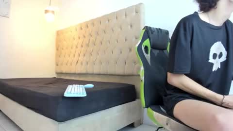 darkknightx01 online show from March 29, 2:12 am