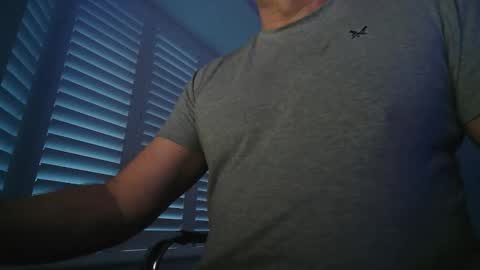 davesu12345 online show from February 9, 7:24 am