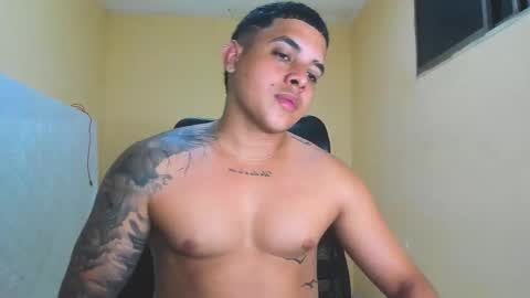 Snapshot of davidlenonn_ chatting on October 6, 6:29 am Lennon online show from October 6, 6:29 am