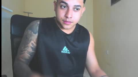 Snapshot of davidlenonn_ chatting on October 4, 5:45 am Lennon online show from October 4, 5:45 am