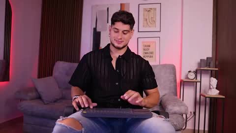 Snapshot of davies_brown chatting on September 18, 8:44 pm Davies brown    schedule 12pm to 5pm col time online show from September 18, 8:44 pm