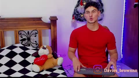Snapshot of davies_brown chatting on December 20, 9:17 pm Davies brown    schedule 12pm to 5pm col time online show from December 20, 9:17 pm