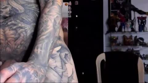 Snapshot of death_ink666 chatting on January 17, 6:58 pm    online show from January 17, 6:58 pm