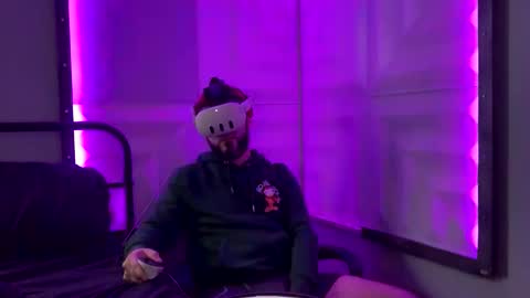 Deez2nutz4u online show from December 3, 5:30 pm