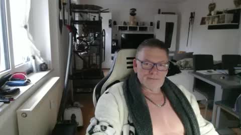 deinprinz2312 online show from April 20, 5:32 am