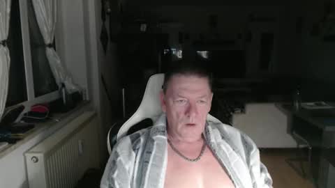 deinprinz2312 online show from April 21, 2:51 am