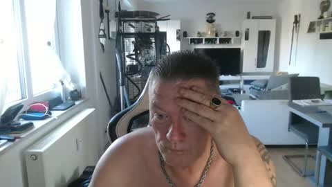 deinprinz2312 online show from April 22, 5:35 am