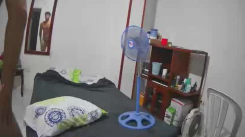 Snapshot of deividellobo chatting on February 26, 4:47 am deividellobo online show from February 26, 4:47 am