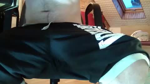 Snapshot of delling235 chatting on September 10, 5:28 am delling235 online show from September 10, 5:28 am