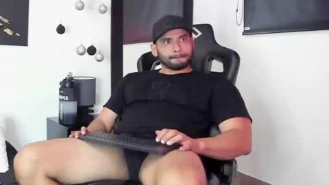 Dereck Vega online show from December 12, 11:03 pm