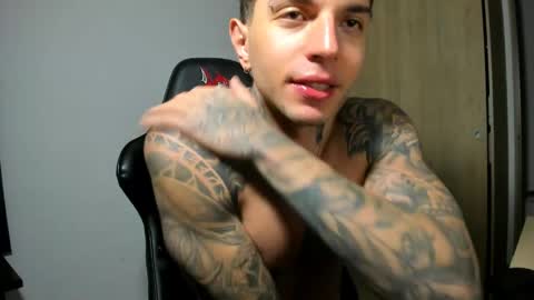 derekmuller11 online show from April 11, 12:07 am