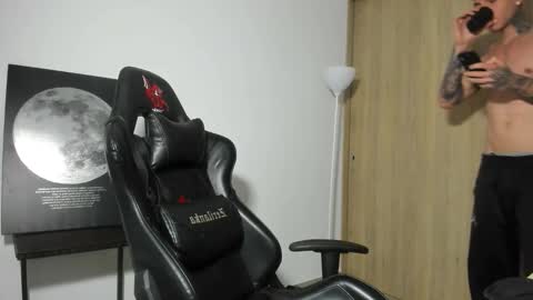 derekmuller11 online show from March 27, 1:10 am