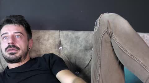 Snapshot of dereksinner chatting on October 25, 7:10 am DerekSinner online show from October 25, 7:10 am