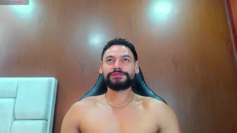 DerryBigger CM online show from November 12, 6:46 pm