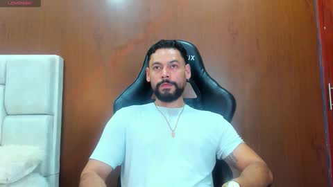 DerryBigger CM online show from November 5, 9:39 pm