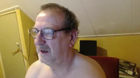 destelp online show from December 3, 11:22 pm