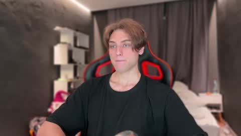 devilnut1 online show from November 15, 6:37 am