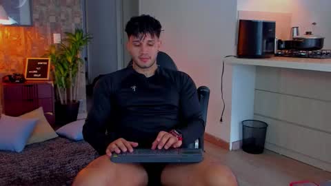 JULIAN online show from November 22, 9:14 pm